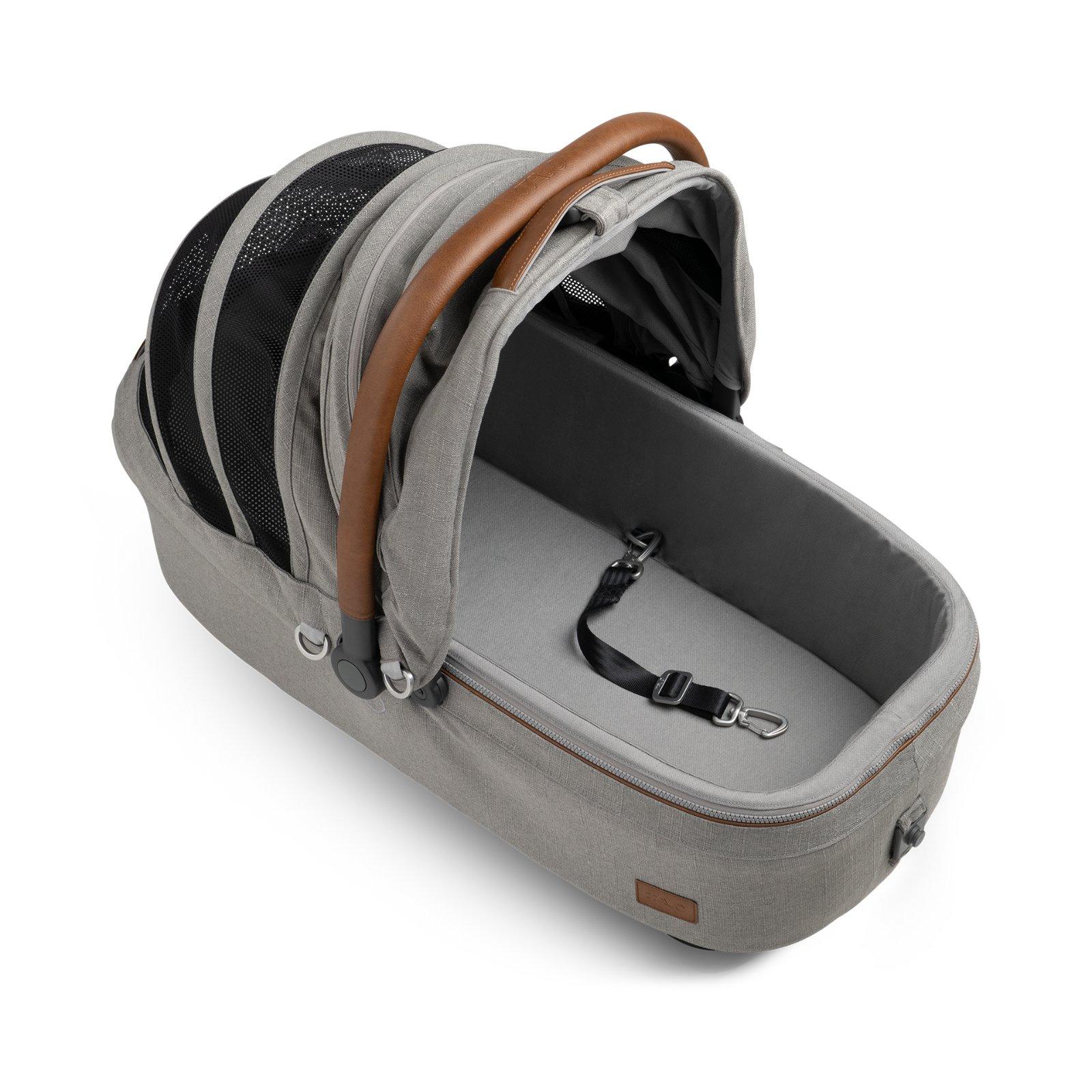 Tavo Maeve Medium Dog Car Seat with Car Seat Base - Rigid Merle