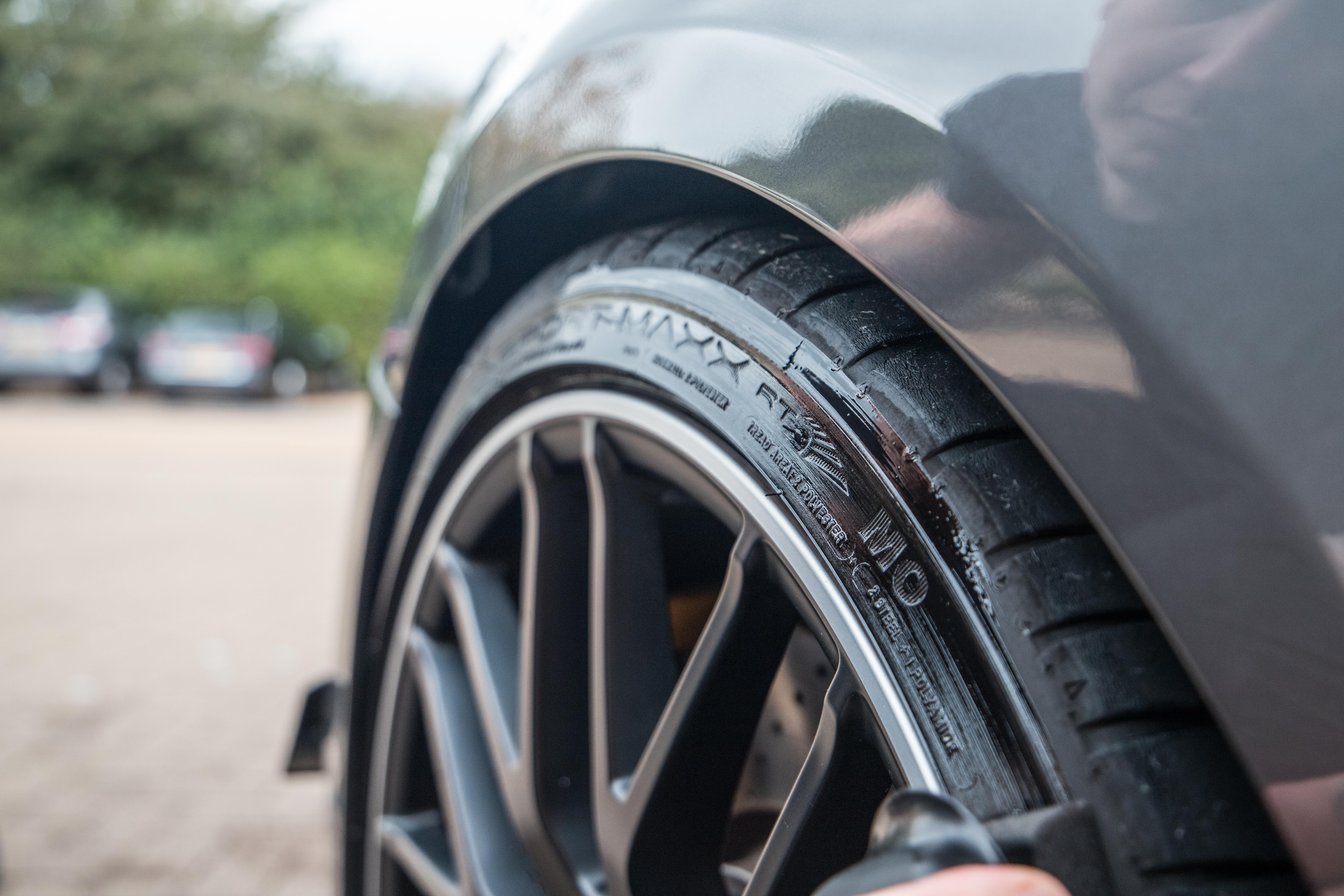 Meguiars Tyre Dressing Applicator Pad 6 Meguiars Tyre Dressing Applicator Pad