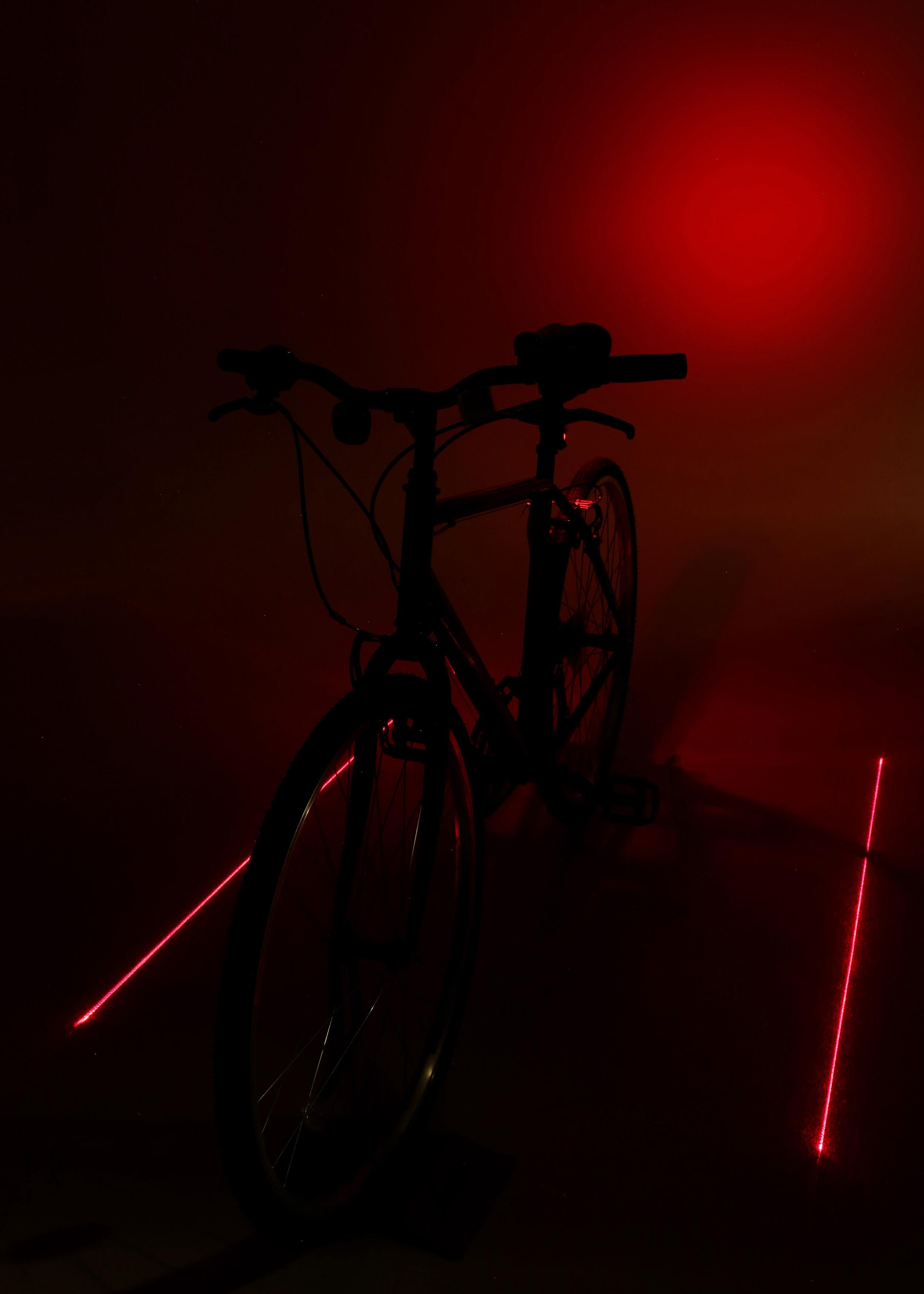 Halfords Advanced 100 Lumen Rear Laser Light 3 Halfords Advanced 100 Lumen Rear Laser Light