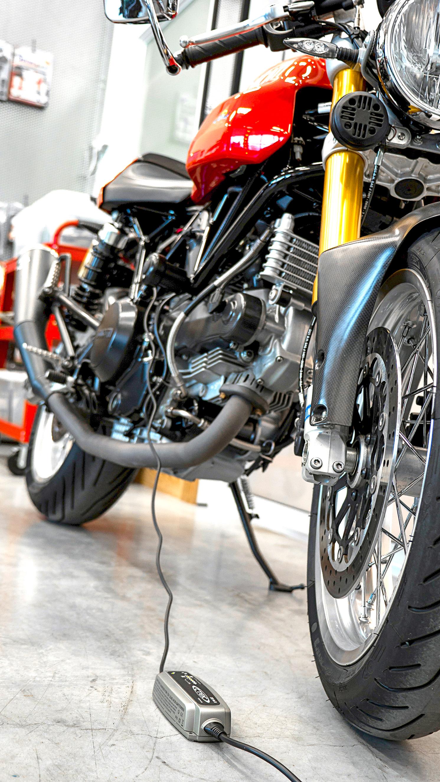 CTEK XS 0.8 UK Battery Charger 3 CTEK XS 0.8 UK Battery Charger