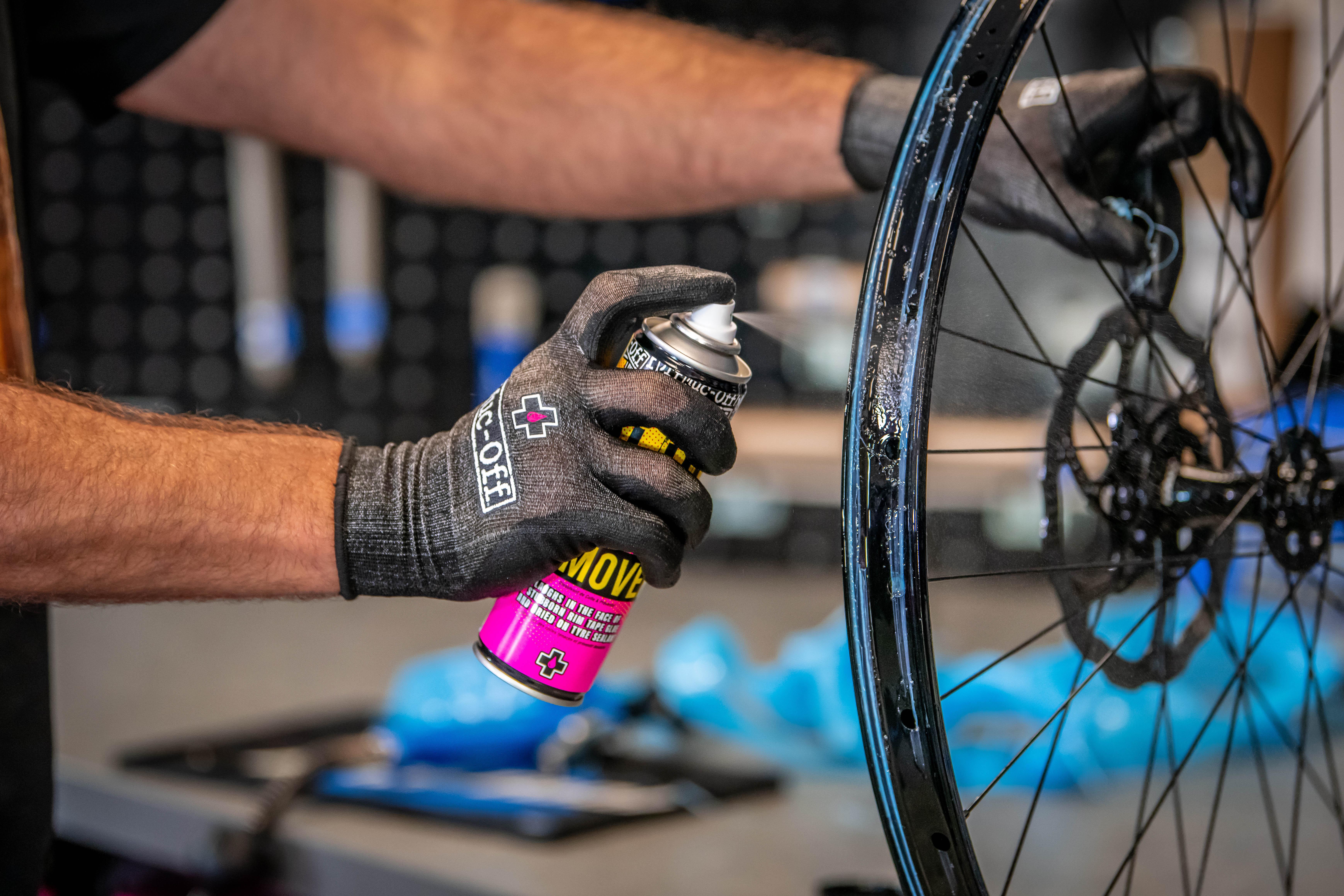 Muc-Off Glue & Sealant Remover 200ml 6 Muc-Off Glue & Sealant Remover 200ml