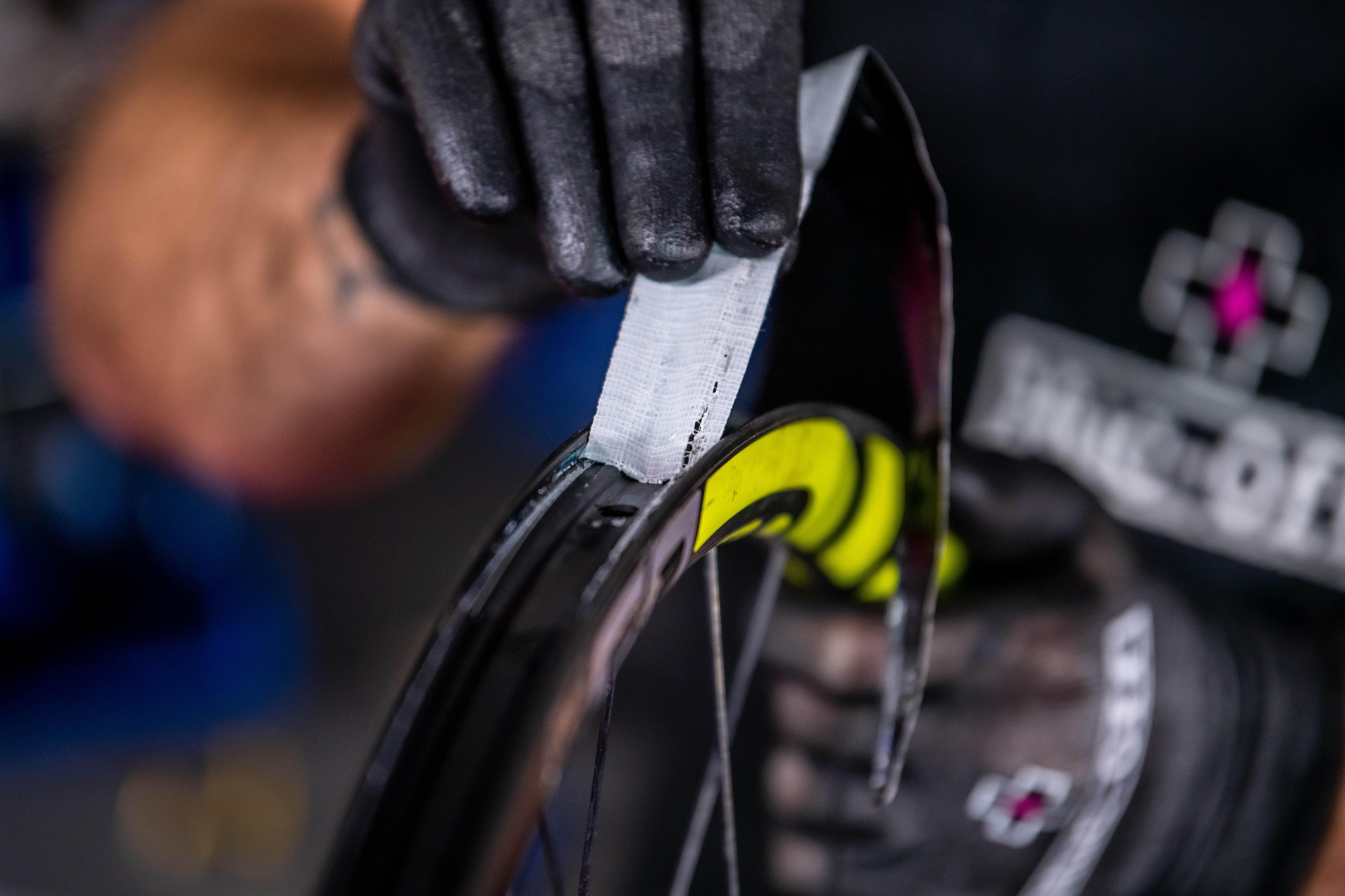 Muc-Off Glue & Sealant Remover 200ml 7 Muc-Off Glue & Sealant Remover 200ml