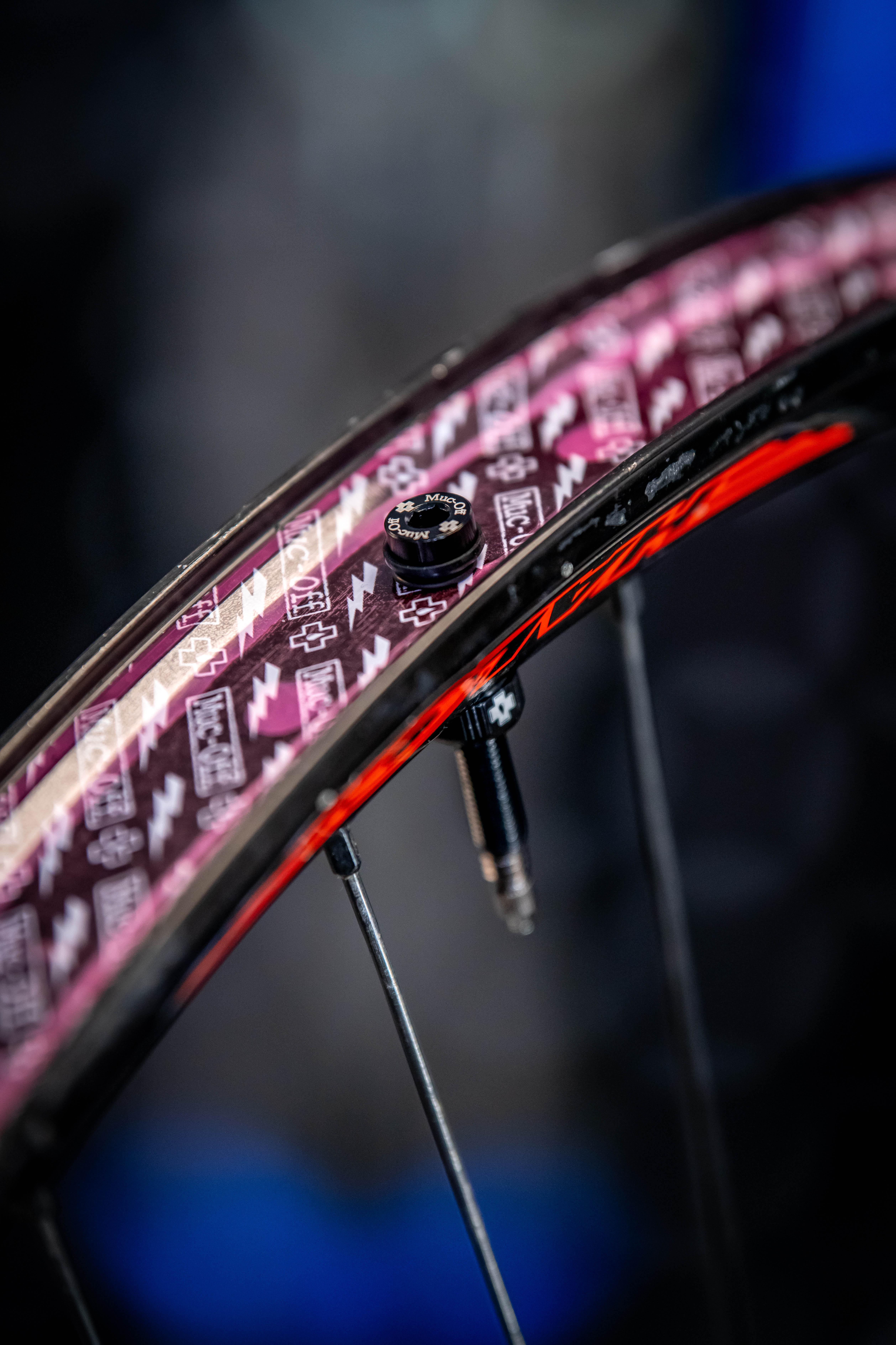 Muc-Off Tubeless Valves 44mm Black 3 Muc-Off Tubeless Valves 44mm Black