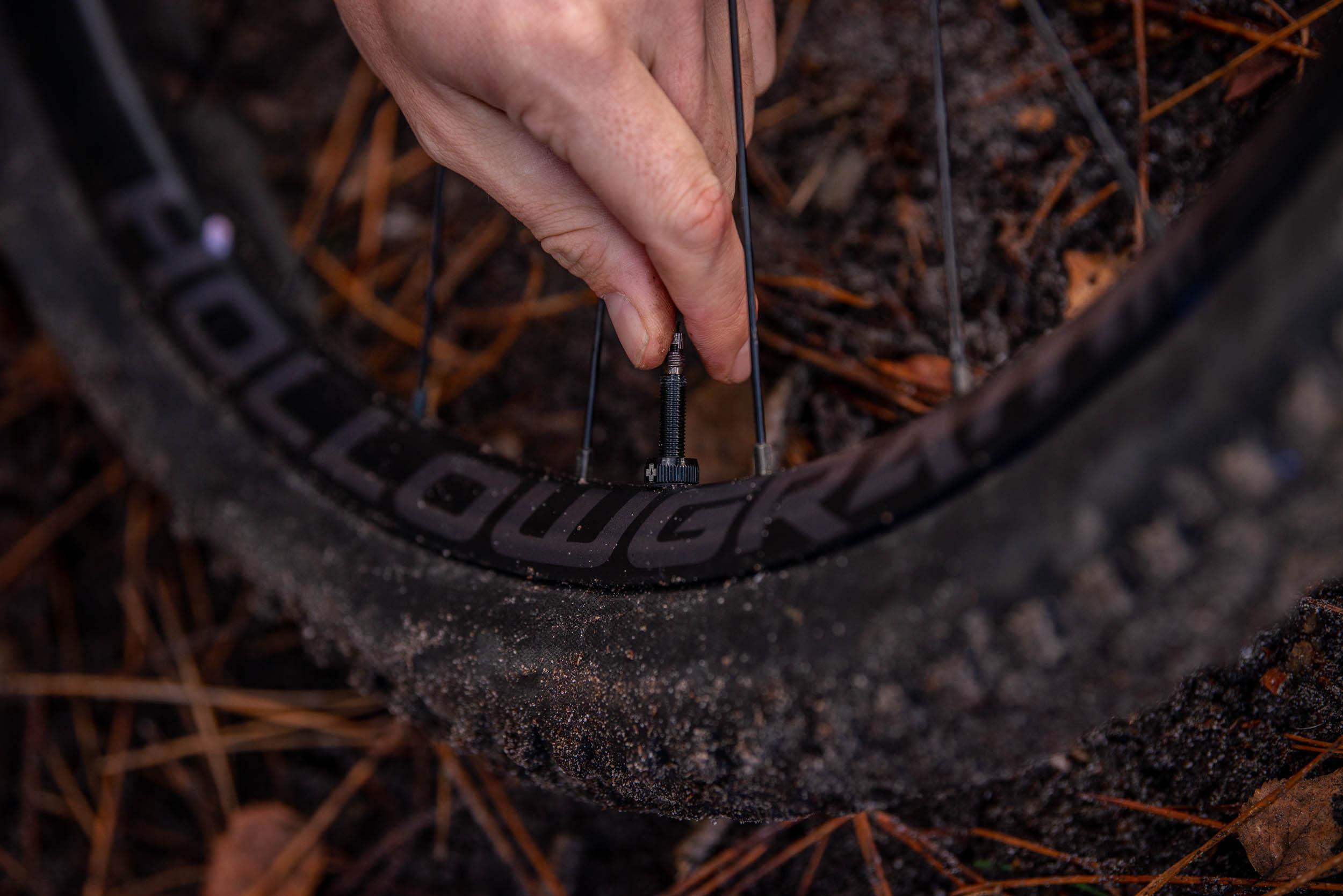 Muc-Off Tubeless Valves 44mm Black 4 Muc-Off Tubeless Valves 44mm Black