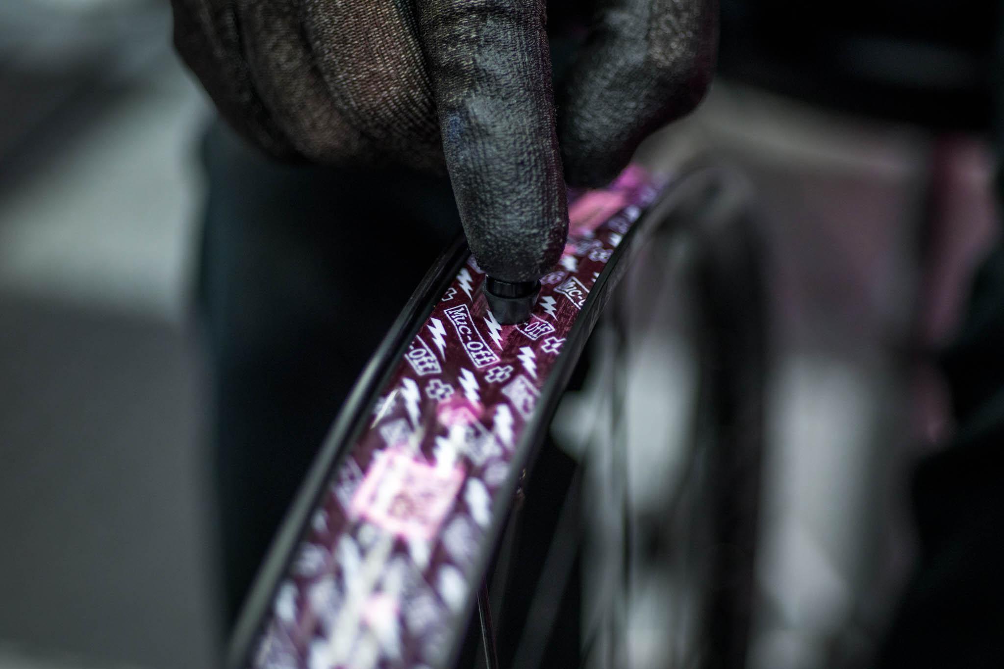 Muc-Off Ultimate Tubeless Kit 8 Muc-Off Ultimate Tubeless Kit