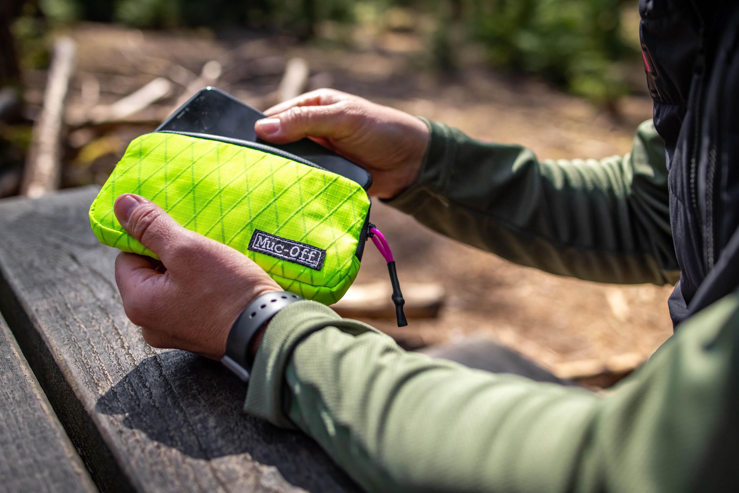 Muc-Off Rainproof Essentials Case, Hi-Viz 5 Muc-Off Rainproof Essentials Case, Hi-Viz