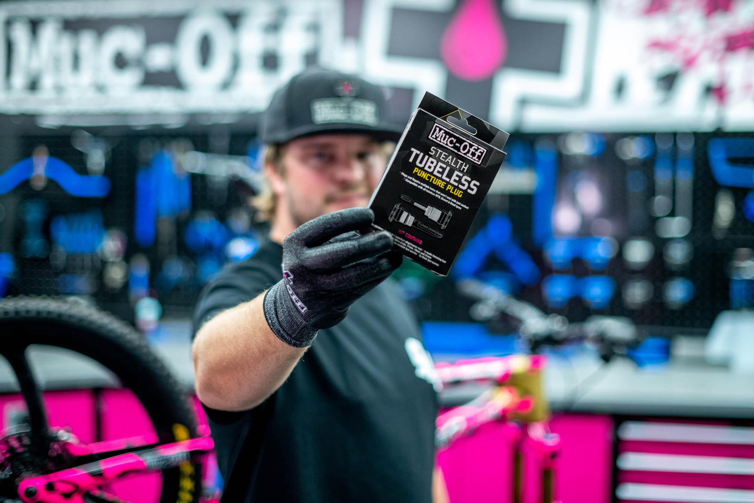 Muc-Off Stealth Tubeless Puncture Plugs, Iridescent 3 Muc-Off Stealth Tubeless Puncture Plugs, Iridescent