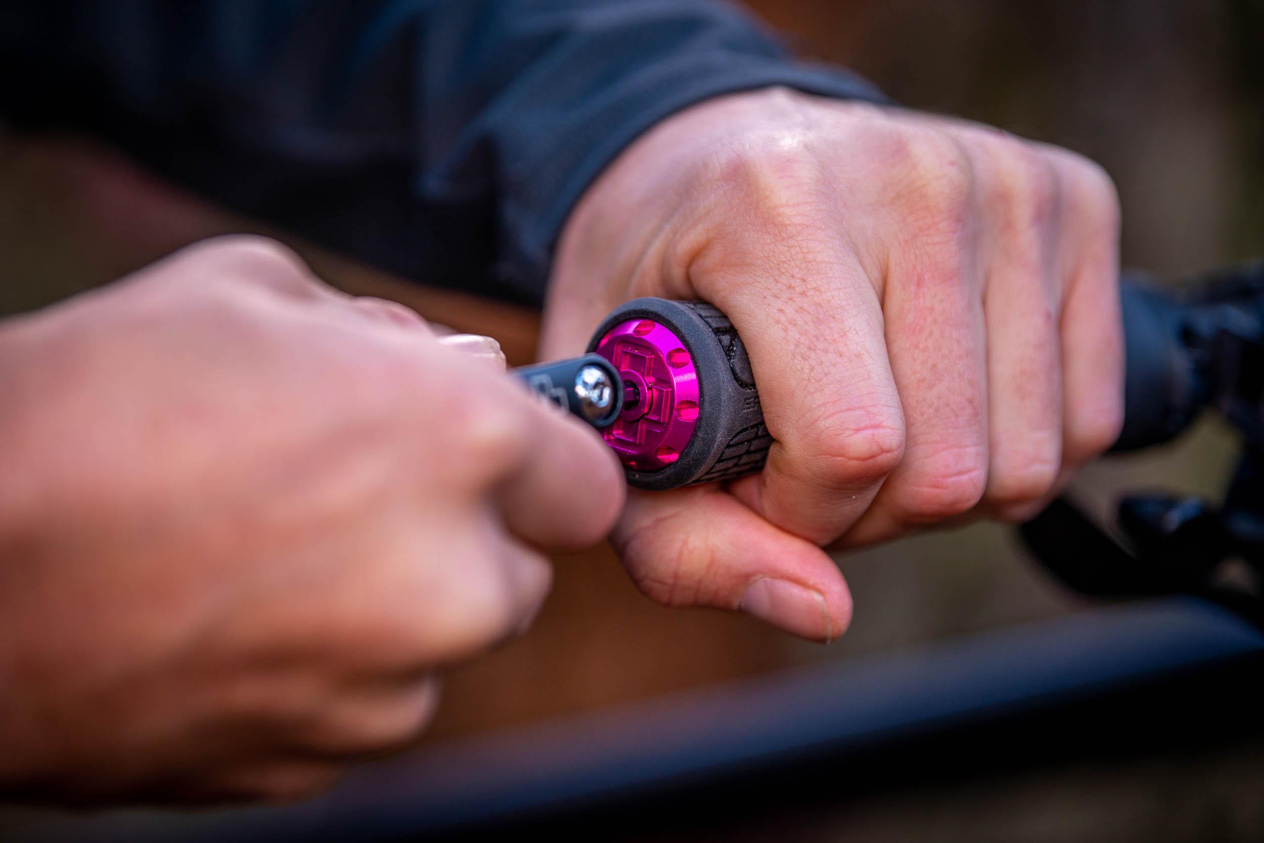 Muc-Off Stealth Tubeless Puncture Plugs, Iridescent 5 Muc-Off Stealth Tubeless Puncture Plugs, Iridescent