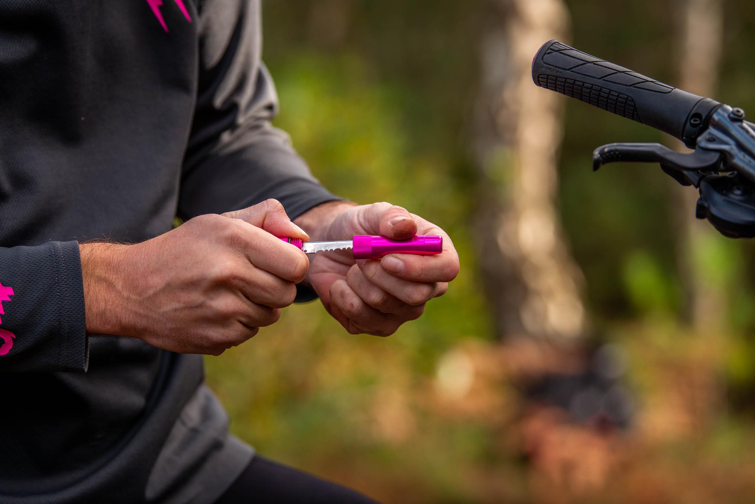 Muc-Off Stealth Tubeless Puncture Plugs, Iridescent 7 Muc-Off Stealth Tubeless Puncture Plugs, Iridescent