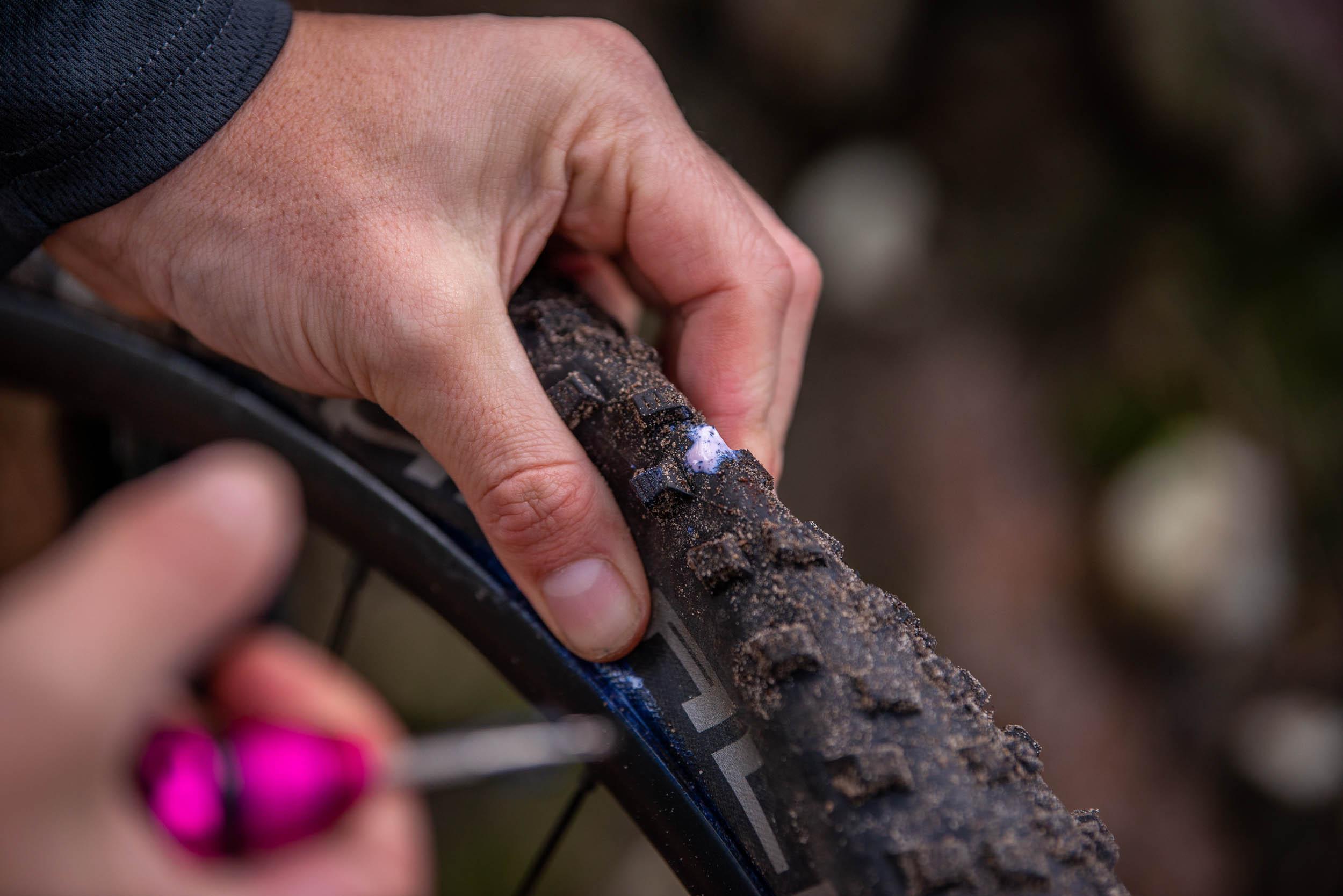 Muc-Off Stealth Tubeless Puncture Plugs, Iridescent 9 Muc-Off Stealth Tubeless Puncture Plugs, Iridescent