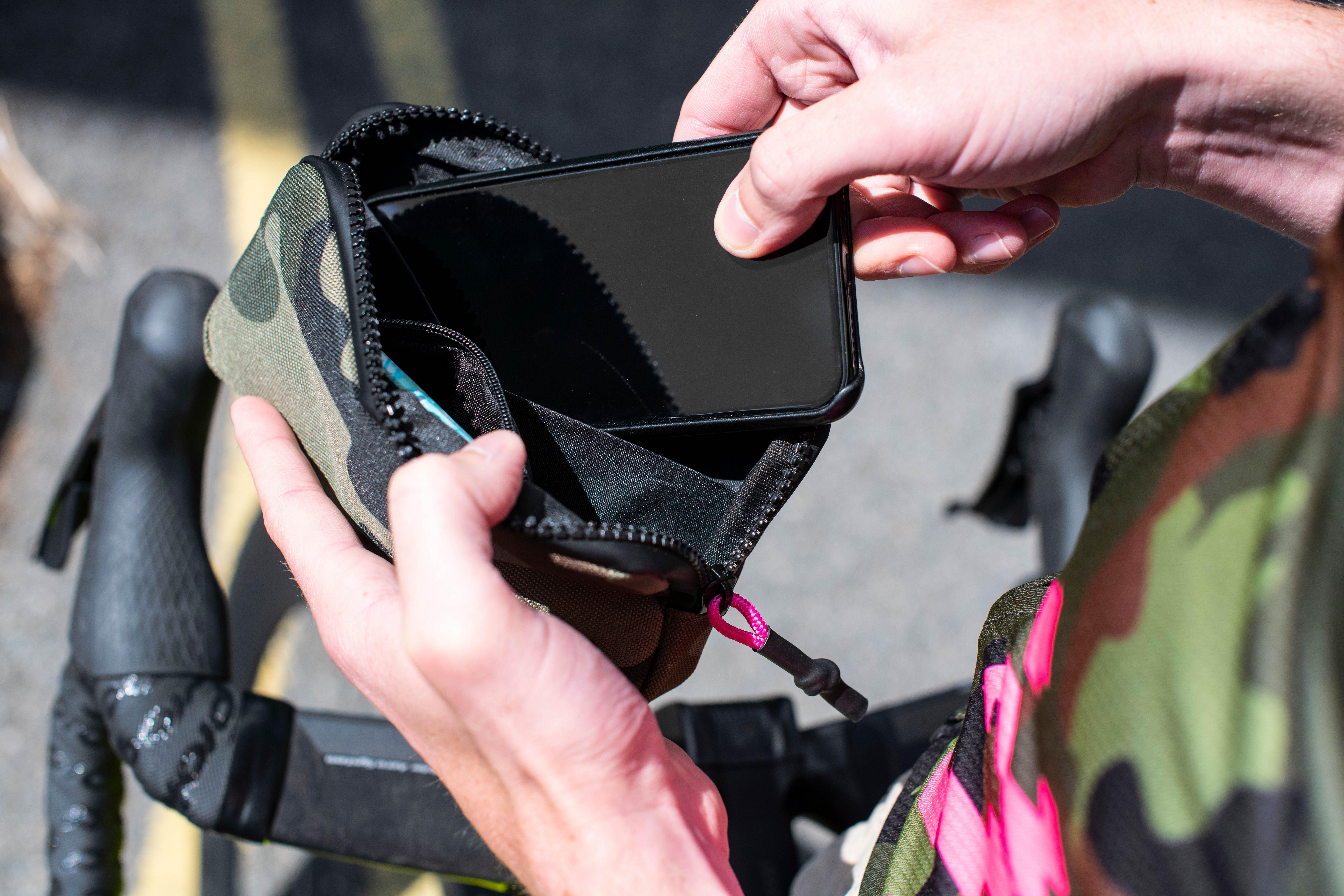 Muc-Off Essentials Case Camo 8 Muc-Off Essentials Case Camo