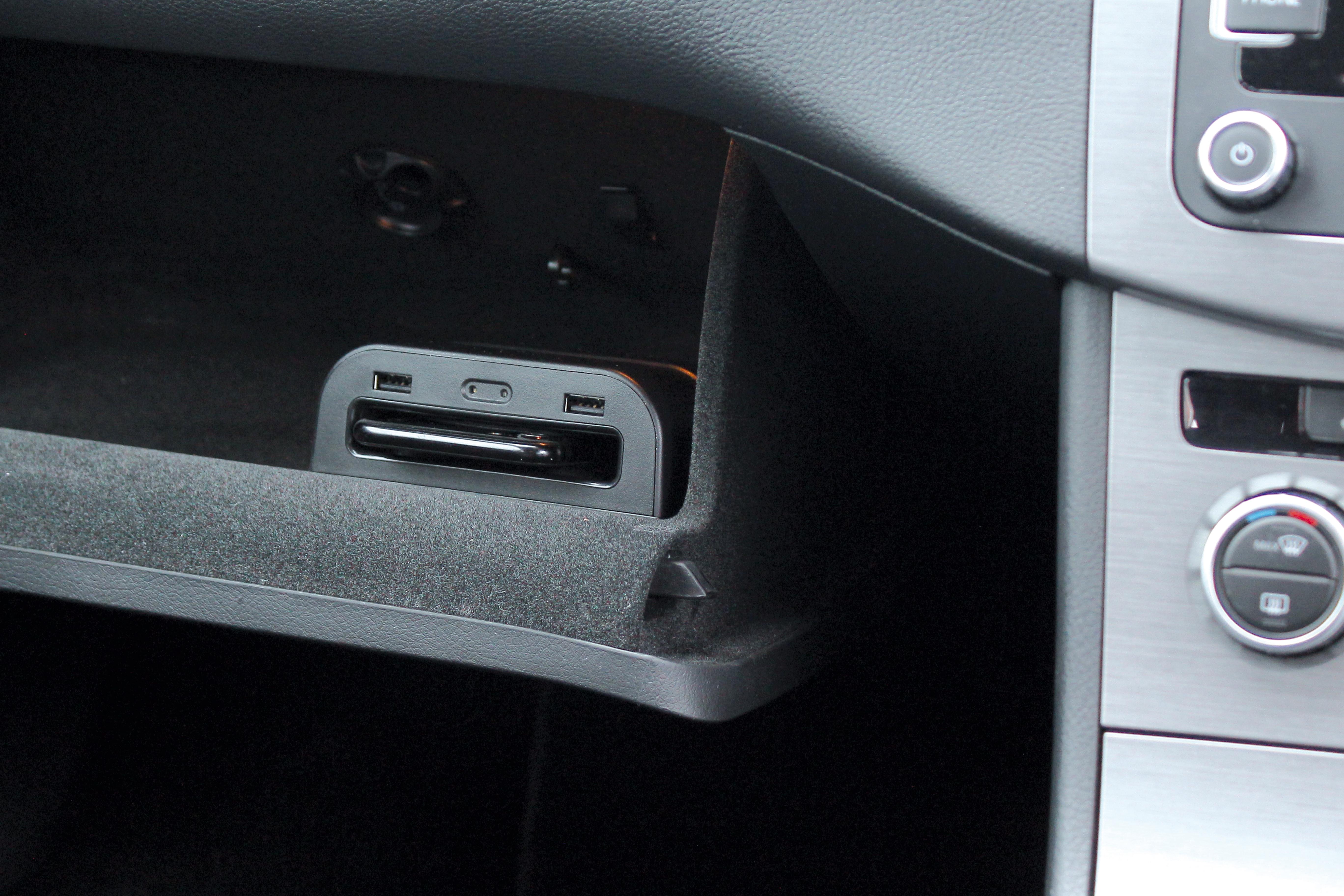 Connects2 Universal In-Car Charging Pocket 4 Connects2 Universal In-Car Charging Pocket