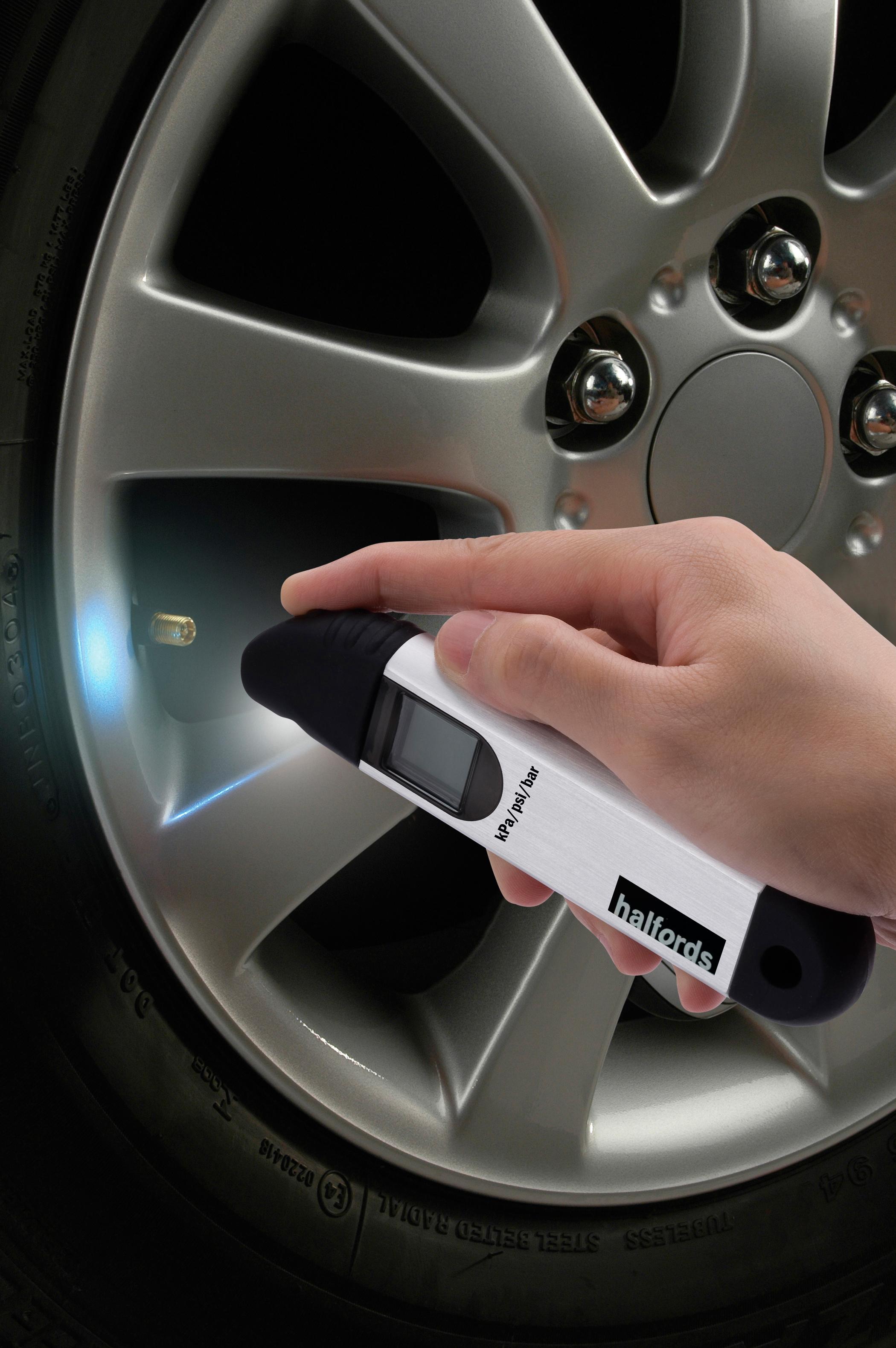 Halfords LED Digital Tyre Pressure Gauge